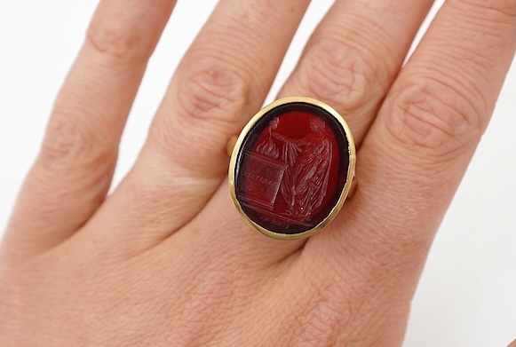 A glass intaglio ring, early 20th century